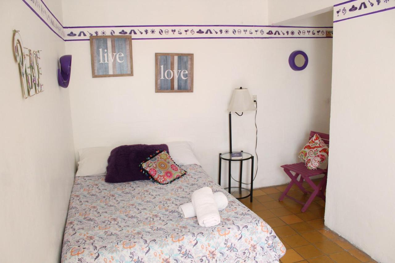 גואדלחארה Hostal Casa Colores Adults Only מראה חיצוני תמונה